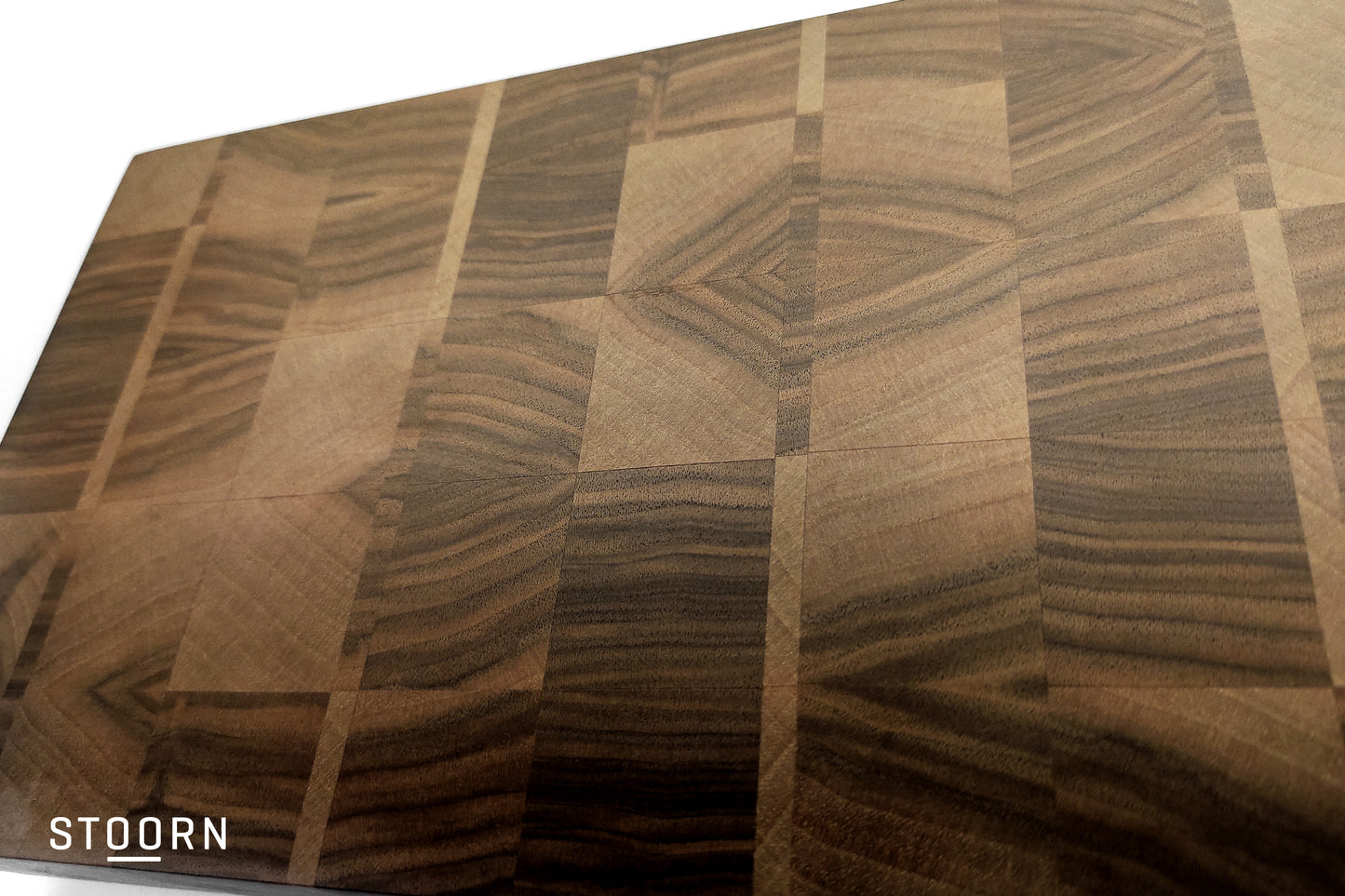 Abstract walnut cutting board - SH_WA_01